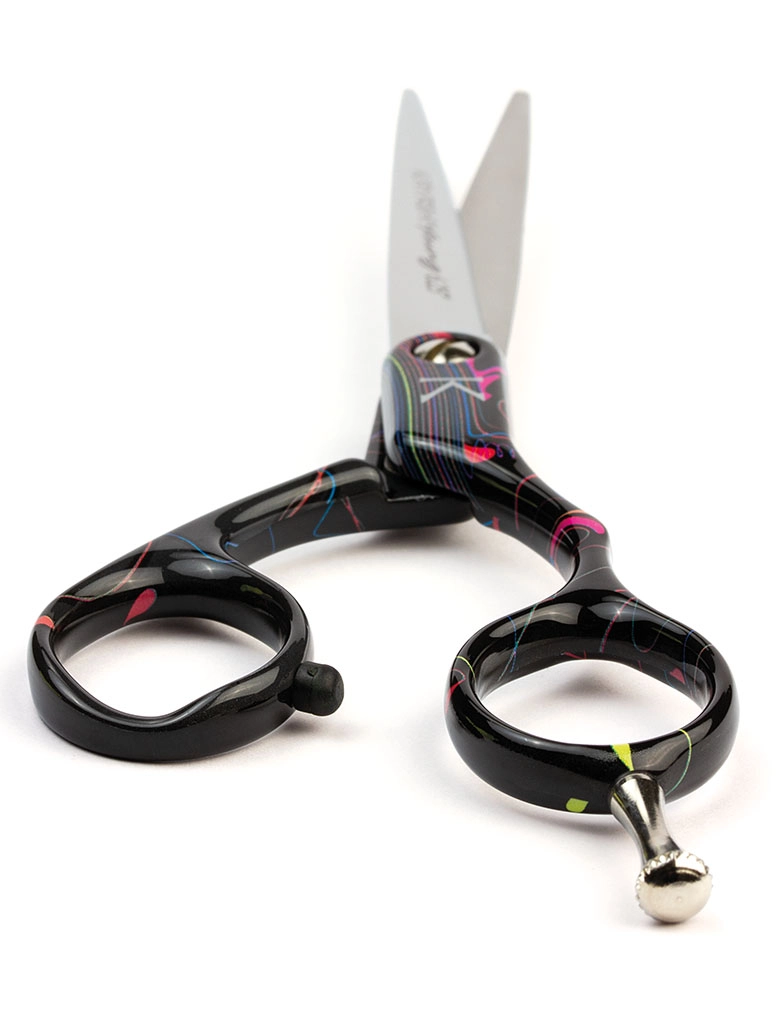 Forbici Kayashi Young Carnival 5.75” con impugnatura sfalsata – Precisione e affidabilità